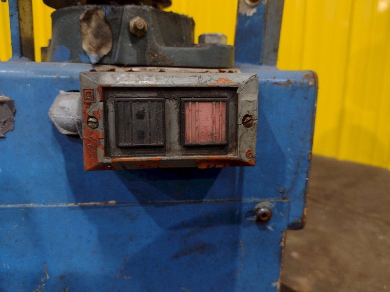 5,500 LBS X 48" AWC ACCRA WIRE CONTROLS MODEL #F-200AF HORIZONTAL PALLET TYPE POWERED DE-COILER REEL: STOCK #19269