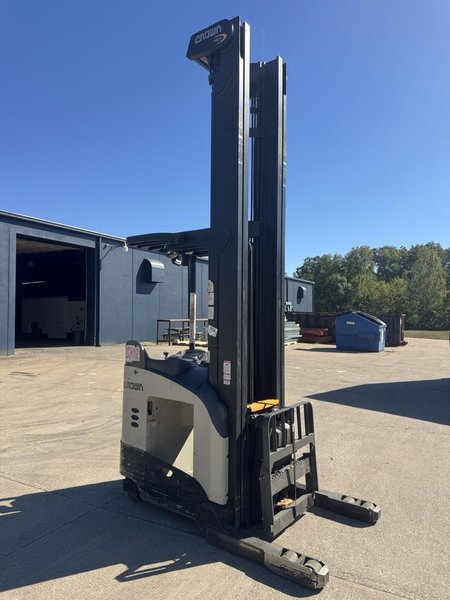 Crown RD5725-32 Electric Double Deep Reach Truck Forklift, 2022 – 3,200 LB Capacity, 36V Stand-Up Narrow Aisle (1)