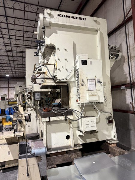 220 TON KOMATSU OBS-220 GAP FRAME PRESS. STOCK # 0882425