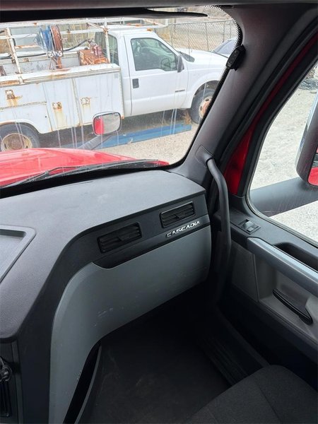 2020 Freightliner Cascadia 1FUJHHDV1LLLC1683
