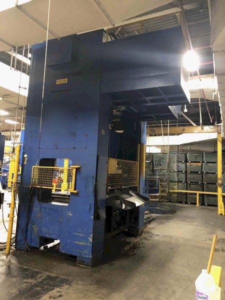 300 TON KOMATSU STRAIGHT SIDE PRESS, MODEL E2G300U, 14.2" STR, 28.3" DIE HEIGHT, 10.2" ADJ, 86" LR X 55" FB BA, 12-40 SPM VARI, YEAR 1988