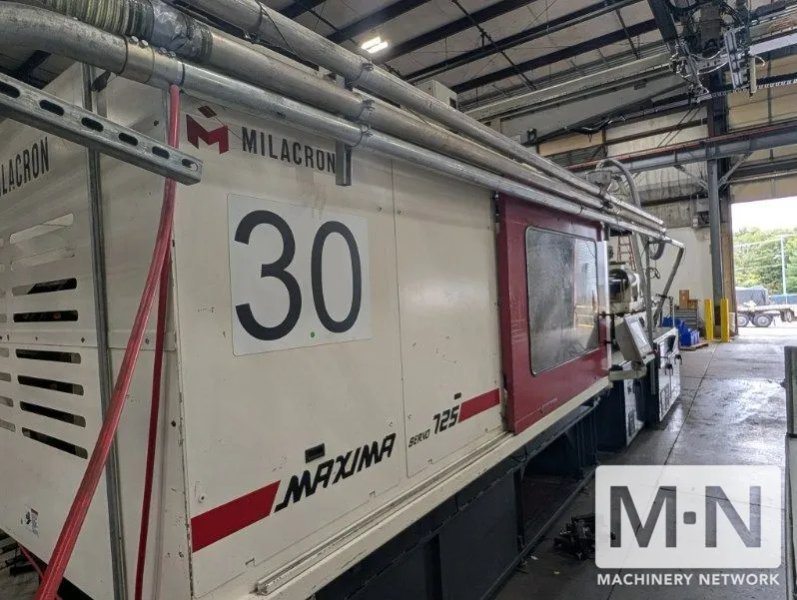 725 TON 140 OZ CINCINNATI MILACRON MODEL MS725 INJECTION MOLDING MACHINE MFG 2015