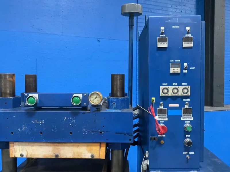 17” X 17” X 5” Hydraulic Compression Molding Machine