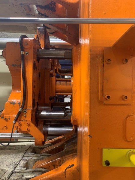 UBE Used UZ1000 Injection Molding Machine, 1000 US ton, 148 oz.