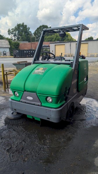 50" MODEL S20 TENNANT FLOOR SWEEPER STOCK# 4132