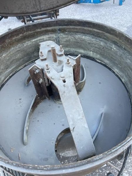 Mcenglevan model mx250 250# portable mixer s/n 109, s blades, 5hp, 240 volt