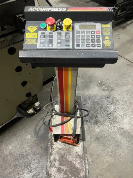 USED ACCURPRESS 130 TON X 10' HYDRAULIC CNC PRESS BRAKE MODEL 713010 Year: 2000