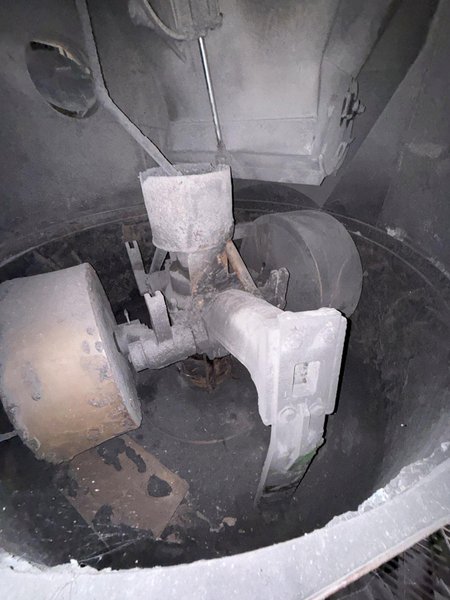 Simpson model 2.5G sand muller s/n E-7502004 with dust hood and drive