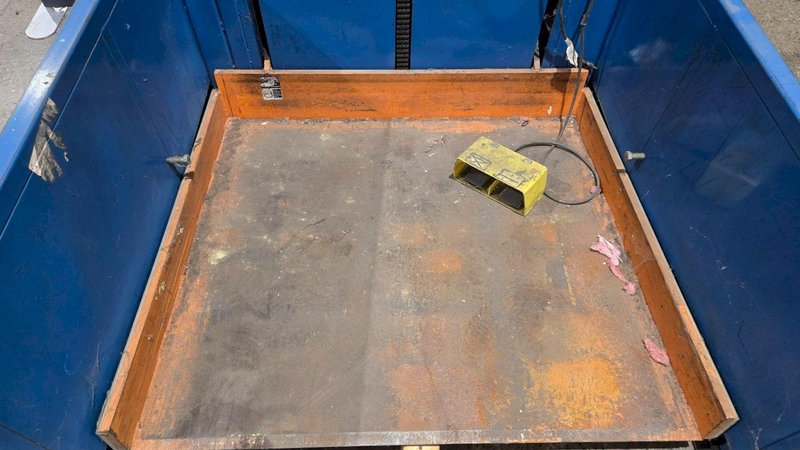 SOUTHWORTH ROLL C2.5-28 Platform Lifter 2500 lbs Capacity USED – AS-IS