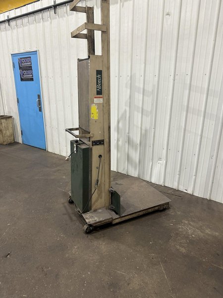 1000 LB BEECH HYDRAULIC STACKER:  STOCK #77446