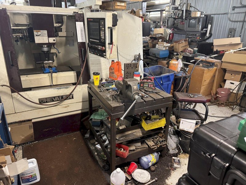 CHEVALIER 2040 MV CNC 3-AXIS MACHINING CENTER. STOCK # 1005325