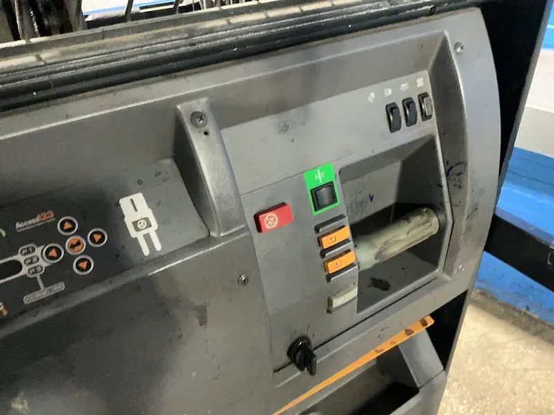 Crown 3000 Lbs Electric Order Picker - Sp3520-30