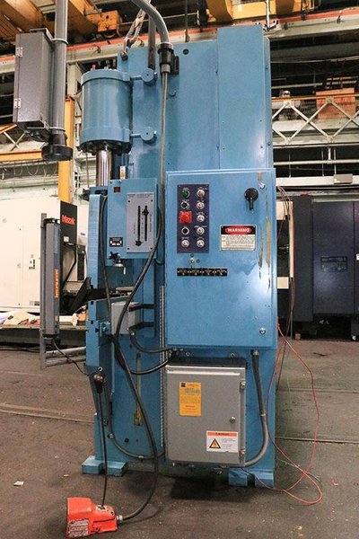 100 Ton x 10 ft. Niagara Hydraulic Press Brake Model HBM100-8-10