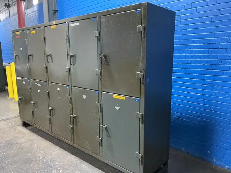 Strong Hold  10 Door Lockers