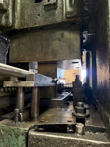 700 TON NATIONAL MAXIPRESS FORGING PRESS. STOCK #1087026