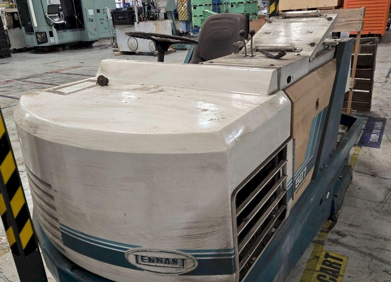 TENNANT POWERSCRUBBER 527 FLOOR SCRUBBER USED POWERS