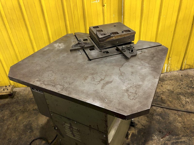 10" X 10" X 1/8" SAFAN MODEL #CN-250X3 HYDRAULIC NOTCHER: STOCK #19215