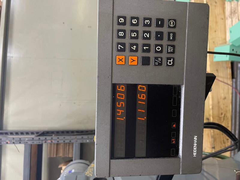 Huron NU3 Manual milling machine equipped with DRO