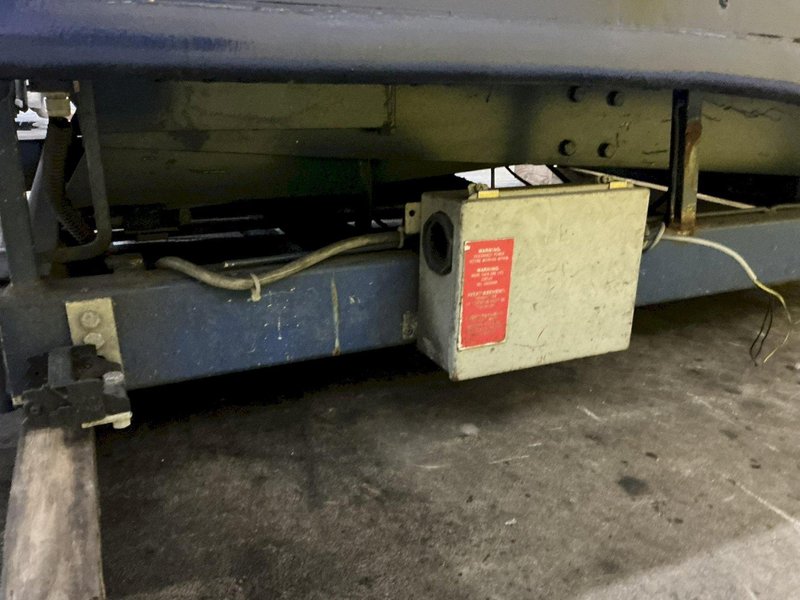 78" X 96" HYDRAULIC SCISSOR LIFT TABLE: YOBRO #24596