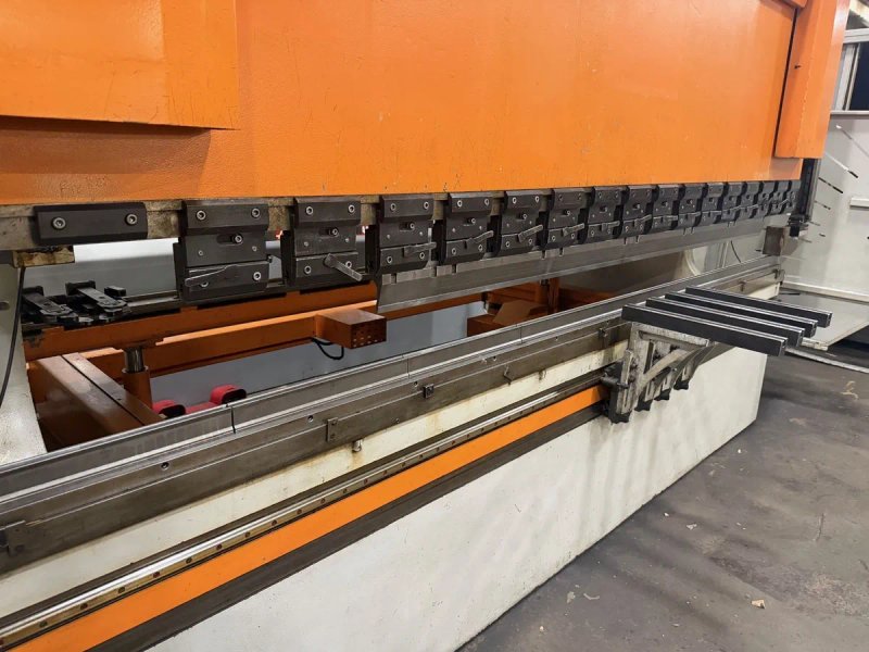USED ERMAKSAN 12' X 176 TON HYDRAULIC CNC PRESS BRAKE MODEL CNC SAP 12X176