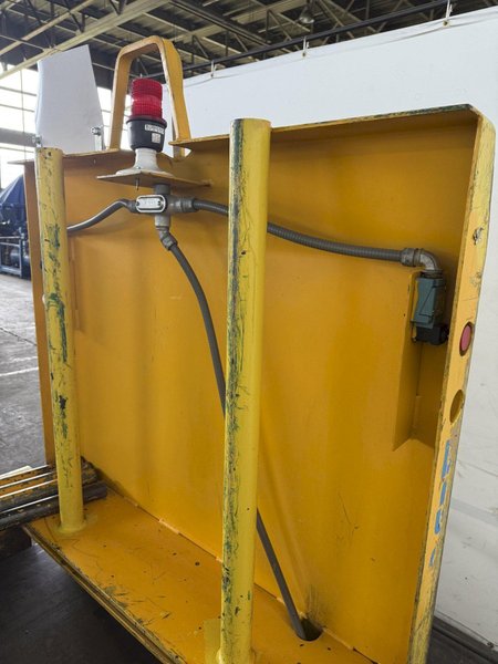 BRUDI HYDRAULIC PALLET CHANGER / LOAD TRANSFER STATION. STOCK # 0445925.