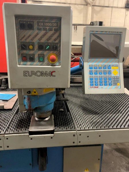 USED EUROMAC 33 TON CNC PUNCHING MACHINE MODEL CX1000/30-1250, Year: 1998