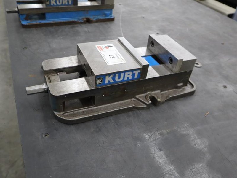 Kurt D-675 6" Machine Vise, Steel Jaws, Handle- Auction Item