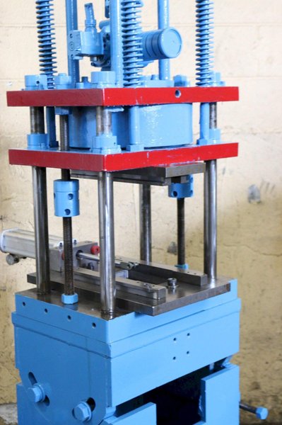 10 TON PNEUPOWER PRE-PUNCH / CUTOFF PRESS STOCK #3163