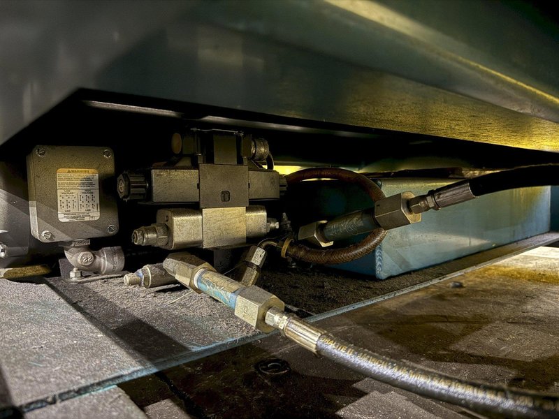 6,000 LBS ADVANCED MODEL #UE-690V HYDRAULIC UPENDER / COIL FLIPPER: YOBRO #26028