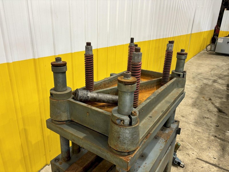 12 TON AIRAM 4-POST PNEUMATIC CUTOFF PRESS: STOCK #21325