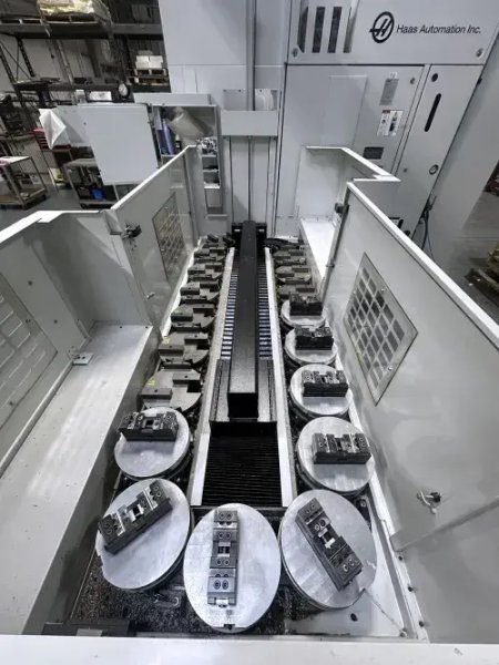 2016 HAAS UMC-750SS w/ Midaco 19-Pallet Changer