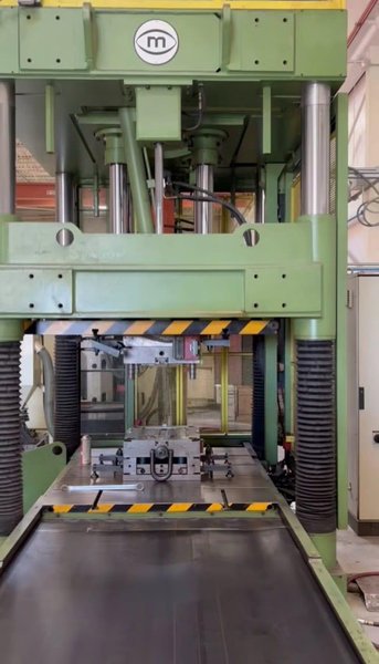 100 Ton Millutensil MIL 143 Spotting Press, 1997