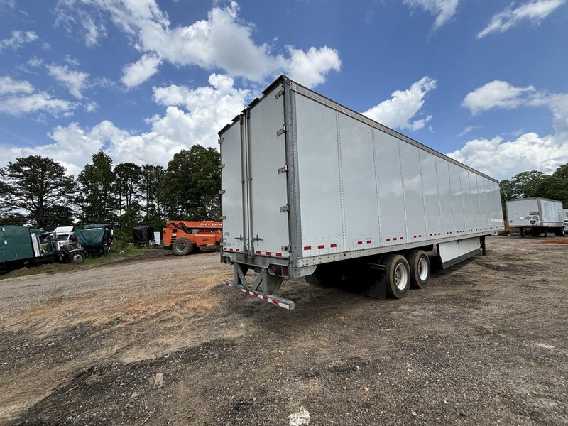 2016 Vanguard 53 x 102 5V8VC5328GM610462