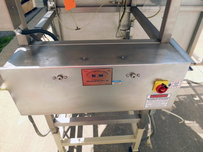New England Machinery | S.S. Bottle Unscrambler w/ S.S Incline Conveyor