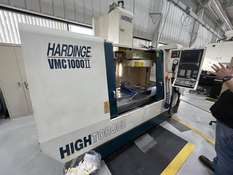 Hardinge VMC-1000 II VMC, 2005 – 4th Axis Wired, 40 ATC, Siemens