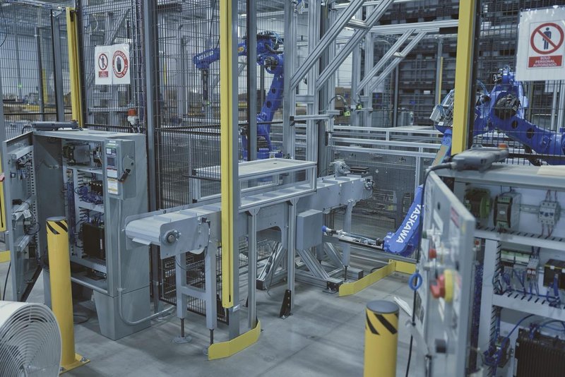 Yaskawa Motoman GP25-12 Robots (2) – YRC1000 Controllers, Mech-Mind 3D Vision, Bin Picking, Integrated Safety Cells, 2022