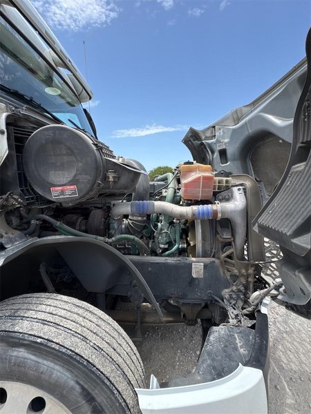 2022 Volvo VNL64T 760 4V4NC9EH9NN602667