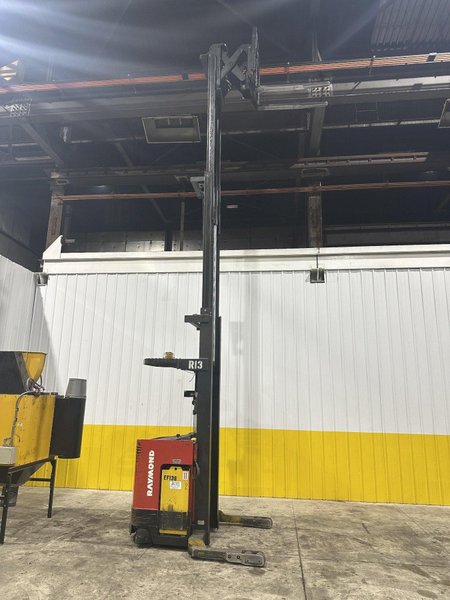 3,500 LB RAYMOND MODEL #EASI DEEP REACH ELECTRIC FORK LIFT TRUCK: STOCK 22098