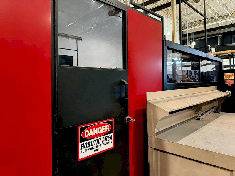 Lincoln Electric ArcMate 120iB/10L Robotic Drop-Center Weld Cell