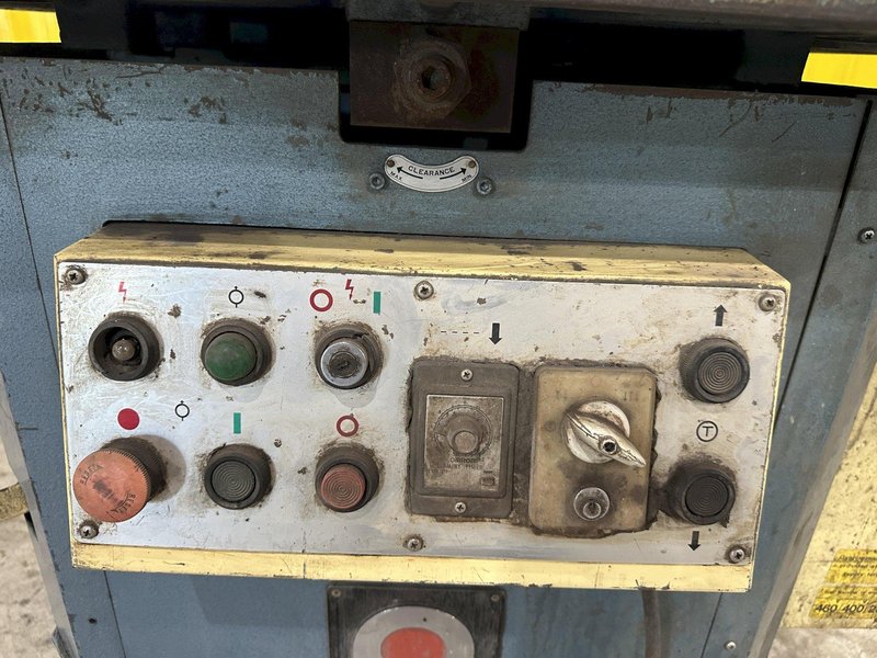 8" x 8" x 1/8" AMADA MODEL #CS-220 HYDRAULIC NOTCHER: STOCK #20970