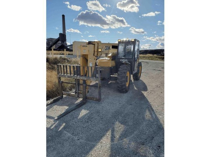 Gehl RS8-42 8,000 Lb Telehandler Lift, 2015 – 42′ Lift Height, Low Hours