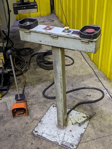 230 TON X 12' PACIFIC MODEL J230-12 HYDRAULIC PRESS BRAKE: STOCK #18531