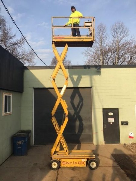 18' SKYJACK MAN LIFT STOCK #2957