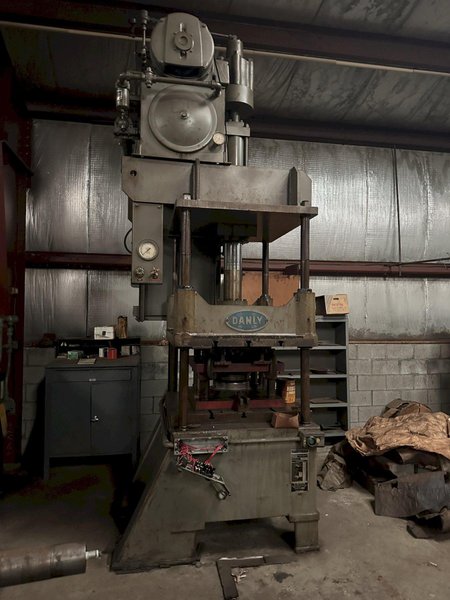 50 TON DANLY 30" x 46" BED HYDRAULIC 4-POST PRESS, 24" STROKE: YOBRO #26433