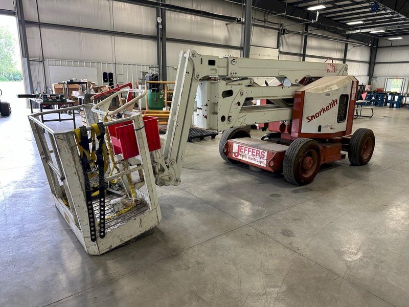 46' REACH SNORKELIFT MODEL #ATB-46KG ARTICULATING MAN-LIFT: STOCK #21729