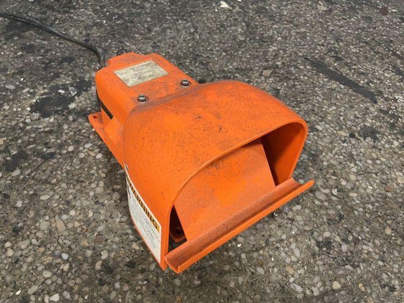 Baltec 0.12 Hp, 15” Diameter Plate Two Spindle Orbital Riveter - Rn 080