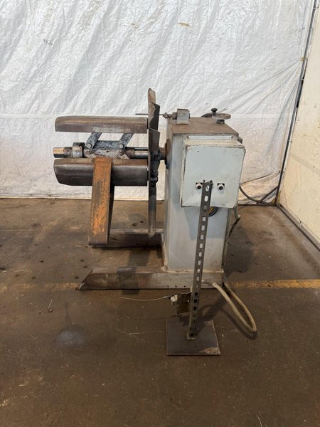 2500 LB X 12" AMERICAN MODEL 60 MOTORIZED UNCOILER. STOCK # 0883725