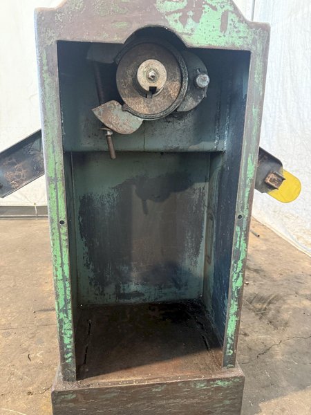 2500 LB X 12" AMERICAN MODEL 60 UNCOILER. STOCK # 0884225