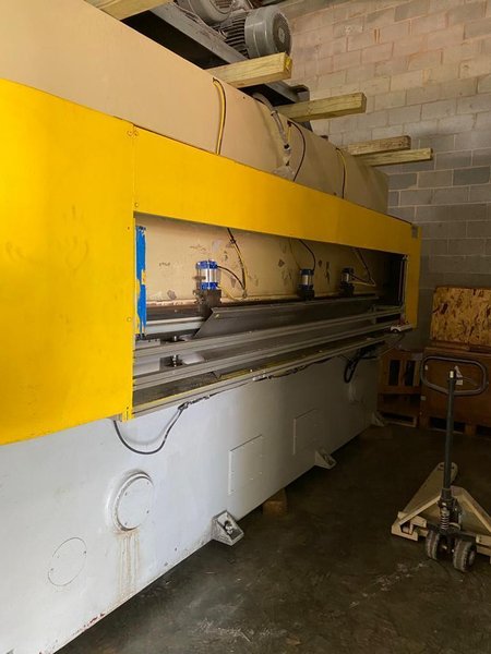 300 Ton Freeman BP300-7118 Full Head Hydraulic Cutting Press, 2004
