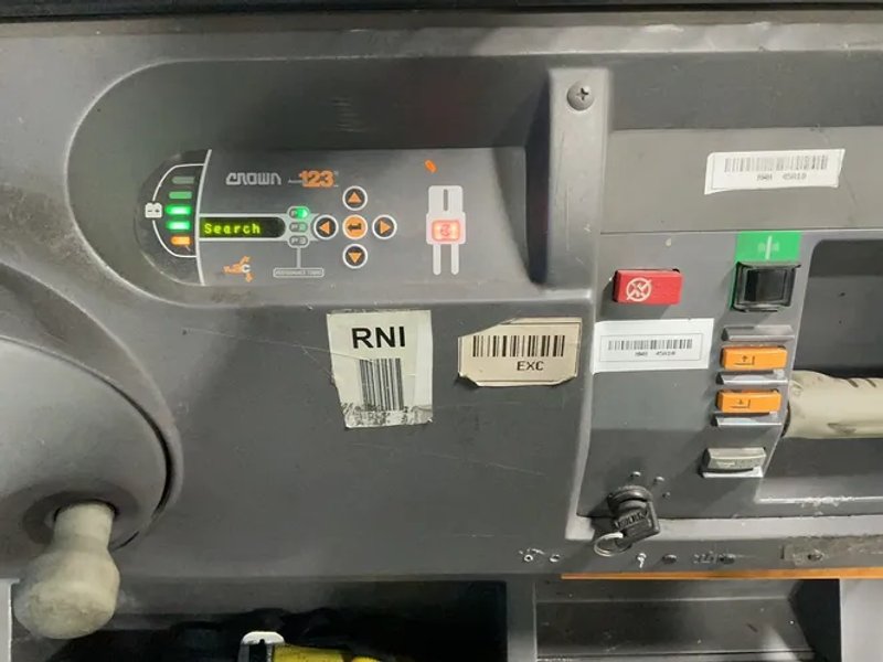 Crown 3000 Lbs Electric Order Picker - Sp3510-30
